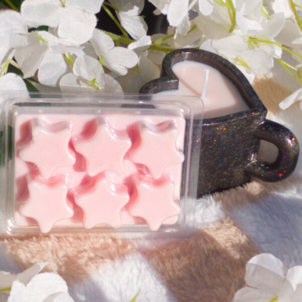 4oz black heart candle with clamshell wax melts 2