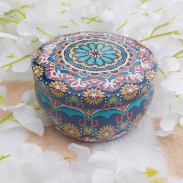 blueberry lime candle tin with beeswax closed